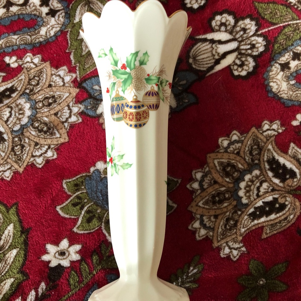 Mikasa Christmas Spirit Bone China Vase - Vintage No. B2098/515